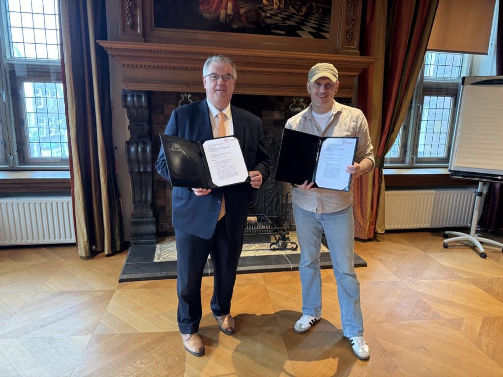 Pieter Koolwijk nieuwe schrijversopdracht gemeente Nijmegen, met illustrator Linde Faas.