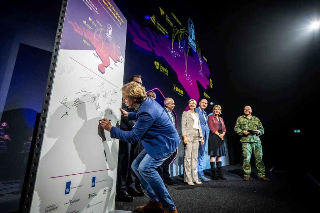 Oost-Nederland versterkt samenwerking met Defensie en industrie rond innovatie en veiligheid