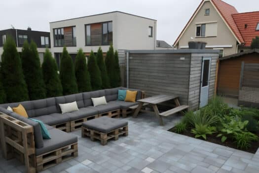 Een op de drie Gelderse gemeenten geeft subsidie voor vervangen tegels door groen